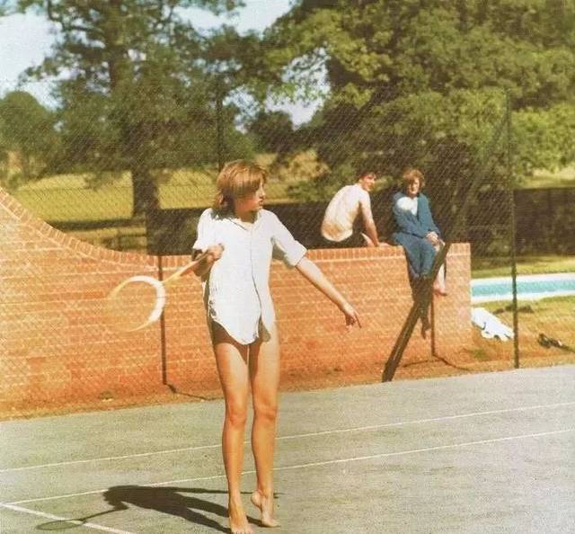 它不仅直接 它不仅直接